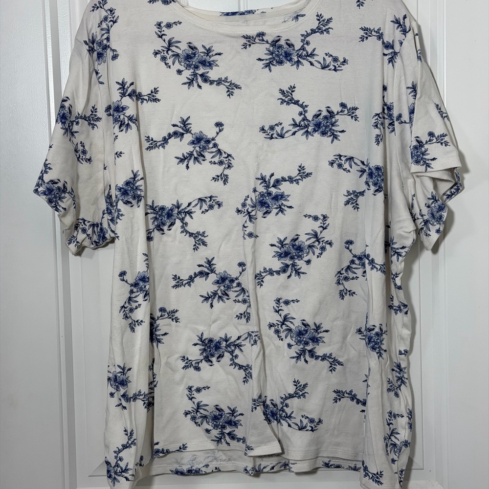 croft & barrow White Short Sleeve Tee with Blue Floral Print